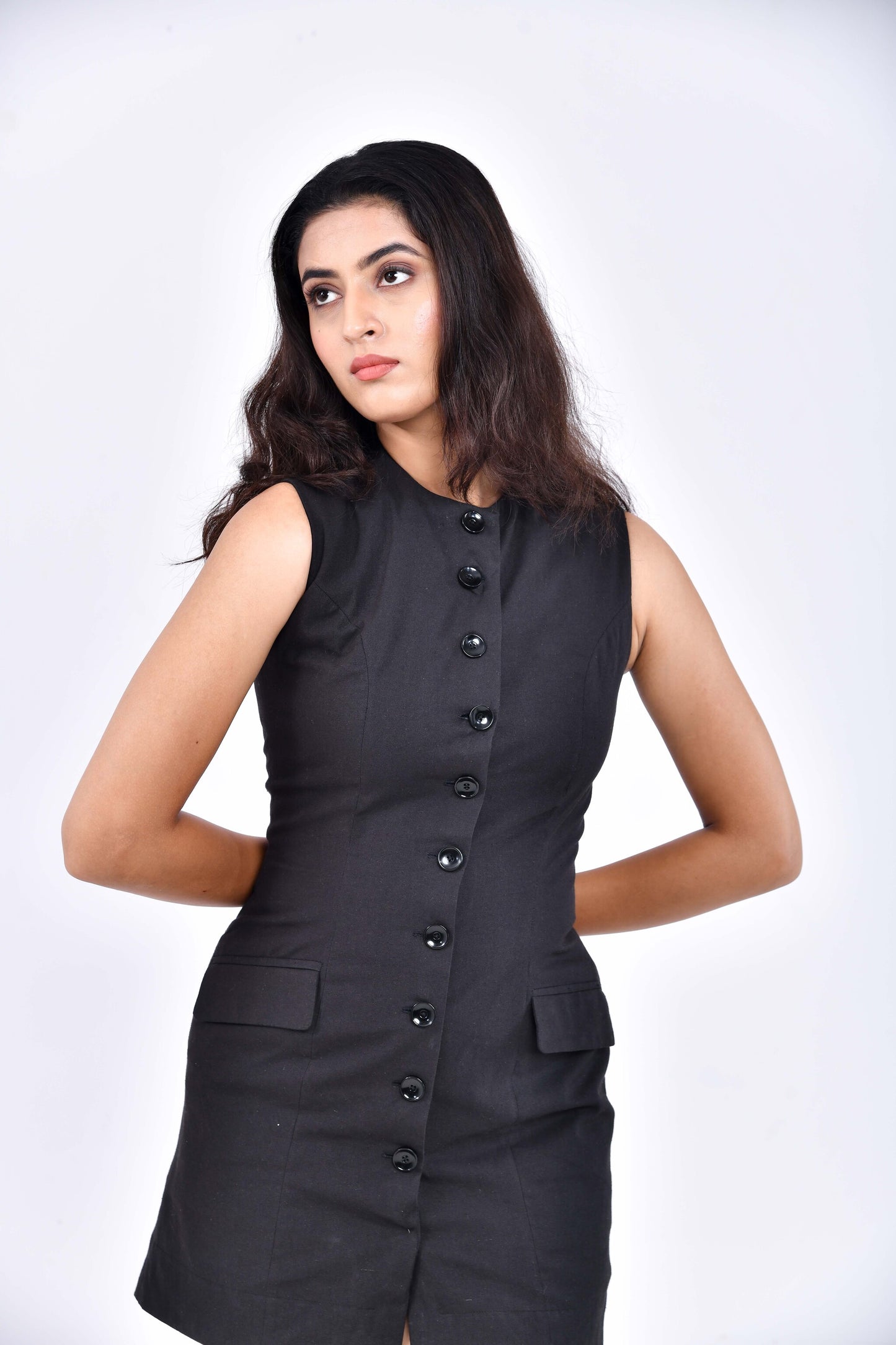 Noir Dune – Minimalist Slim-Fit Mini Dress