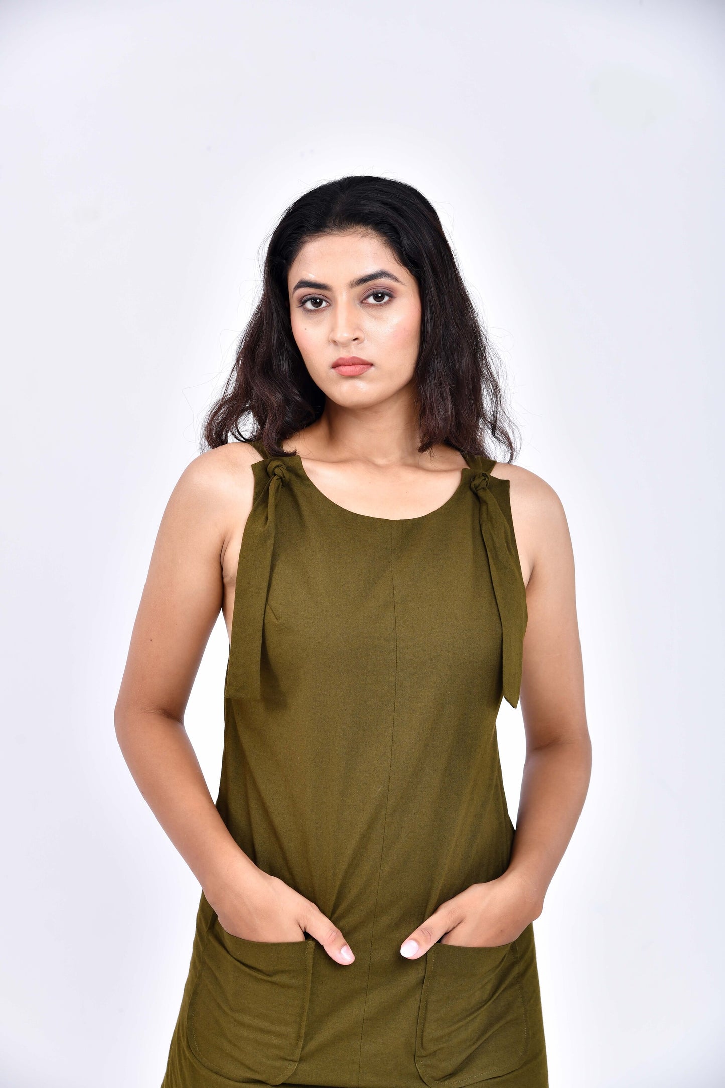 Olive Grove – Short Dungaree Midi Dress